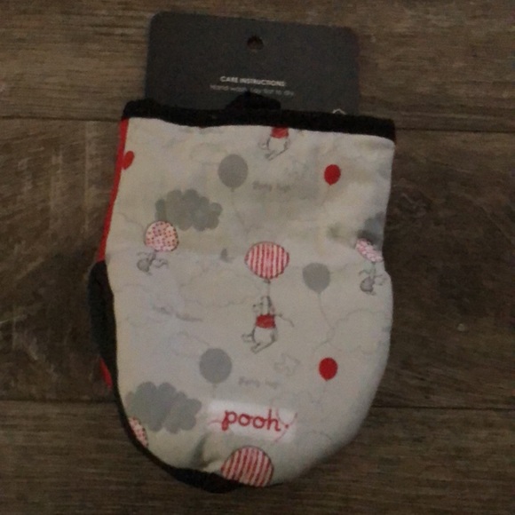 Official Disney Winnie the Pooh 2pck oven Mitts - Picture 2 of 3